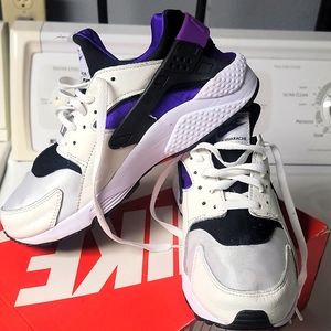 NIKE AIR HURAICHI!! SIZE 9